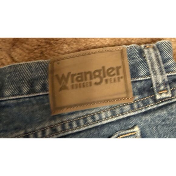 EUC Wrangler Rugged Wear Men's Blue‎ Denim Jeans Size 52x32 - Picture 4 of 4